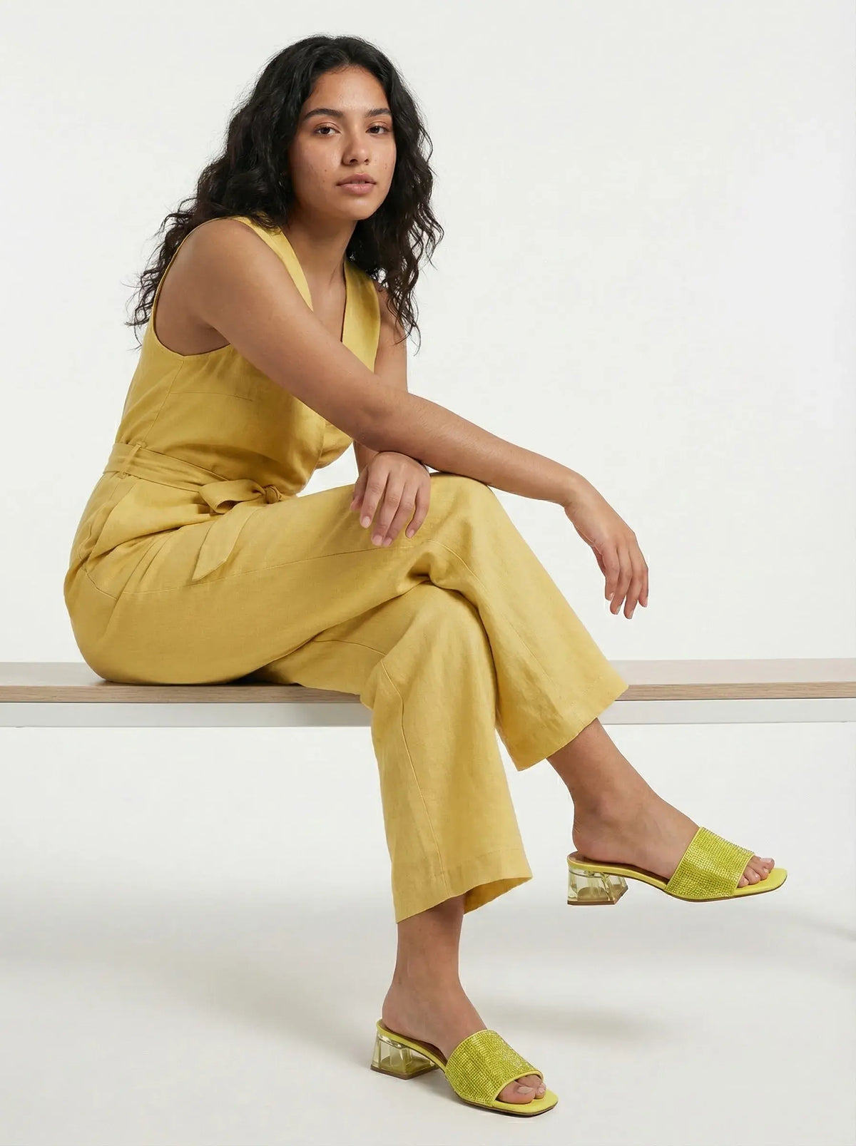 tamanco-feminino-social-saltinho-confortavel-pedraria-00