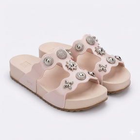 Sandália Zaxy Feminina Charms 19429 Slide Off White Tachas