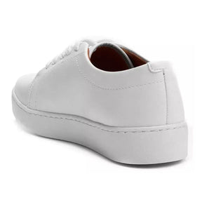 mulher-usando-tenis-branco-vizzano-casual-trabalho-00